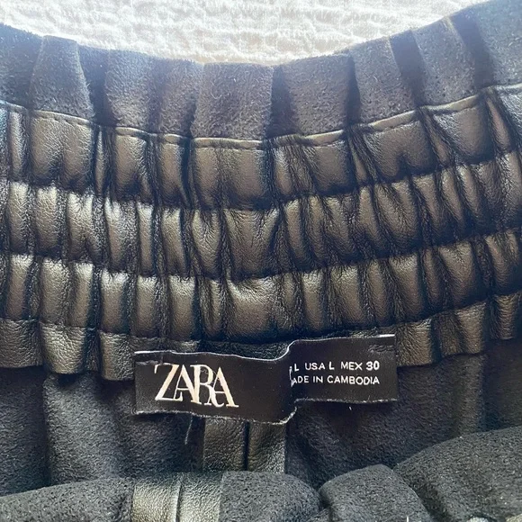 Zara Black Faux Leather Shorts - Picture 4 of 4